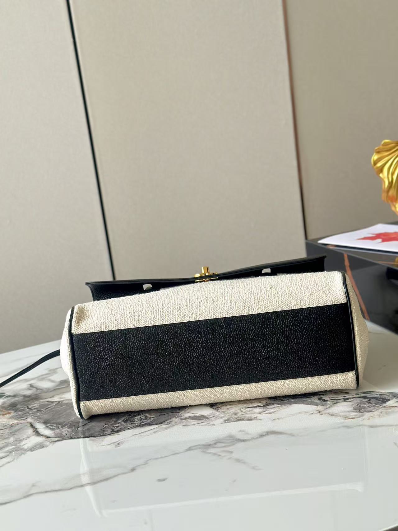 26a65c81c5e6d5af22fed9e25764a8aa_1787531818_7871.jpg