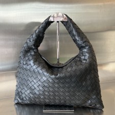 보테가베네타 홉 스몰 레더 숄더백 블랙 763966 세로: 20.5cm 가로: 41cm 폭: 7.5cm