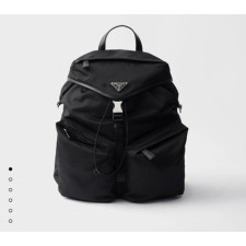 프라다 리나일론 및 가죽 백팩 높이: 40cm 폭: 30cm 길이: 17cm
