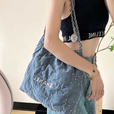 샤넬 22 스몰 핸드백 워시드 데님 블루
