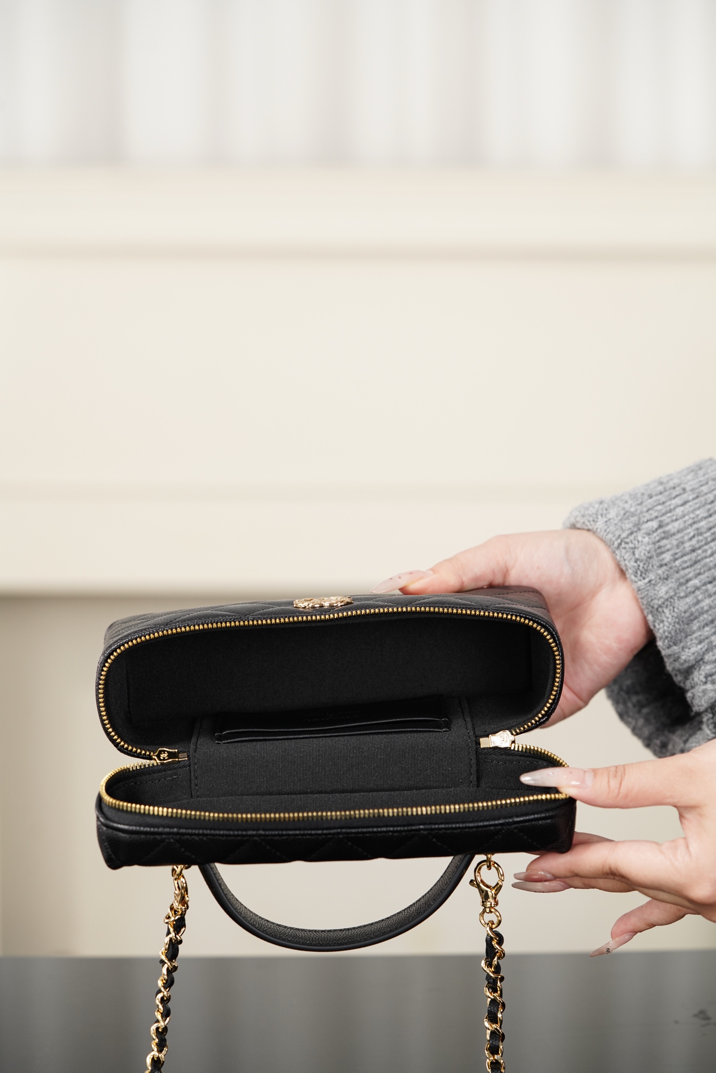 90030546_d7.jpg