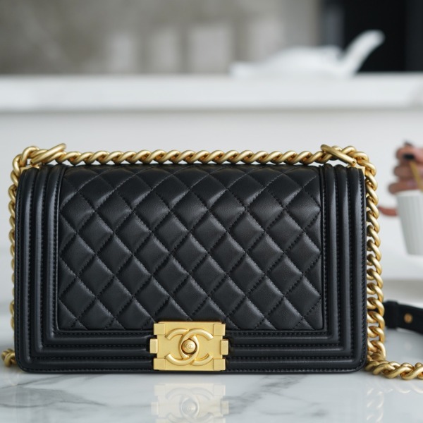 샤넬 보이백 라지 캐비어 금장