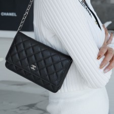 샤넬 클래식 WOC 미니 크로스백 캐비어 은장 AP0250