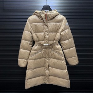 몽클레르 MONCLER 허리 라인을 잡아주는 세련된 후드 롱 여성용 패딩 재킷