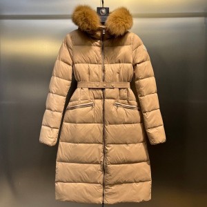 몽클레르 MONCLER 허리 라인을 잡아주는 세련된 후드 퍼 카라 롱 여성용 패딩 재킷