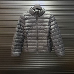 몽클레르 MONCLER 스탠드 칼라 슬림핏 허리라인 강조 여성용 패딩 재킷