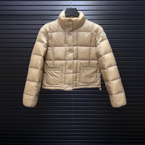 몽클레르 MONCLER 짧은 기장 스탠드칼라 여성용 루즈핏 패딩 재킷