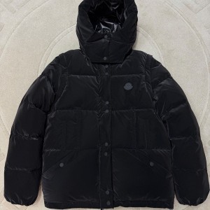 몽클레르 MONCLER 클래식하고 세련된 후드 패딩 재킷