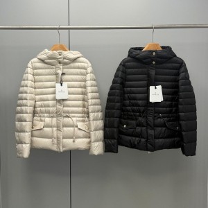 몽클레르 여성 라이에스 로고 패치 후드 숏 다운 패딩 점퍼 2컬러 L20931A00157597YF268 M