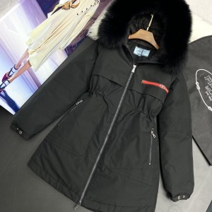 프라다 리네아 로사 퍼 후드 벨티드 롱 코트 (블랙)