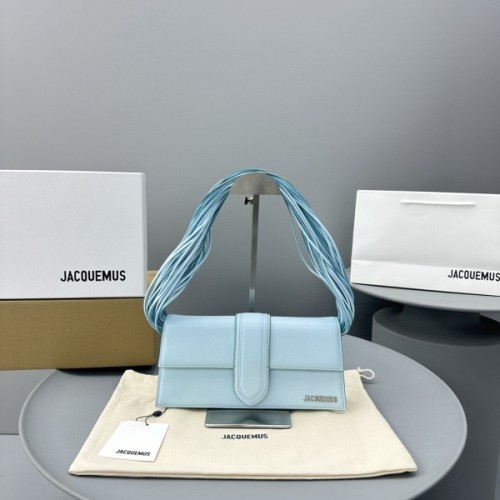 자크뮈스 르 밤비노 롱 피시우 스카이 레더 숄더백 26*14cm
