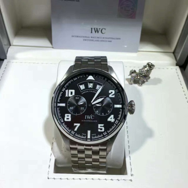 IWC 빅 파일럿 워치 애뉴얼 캘린더