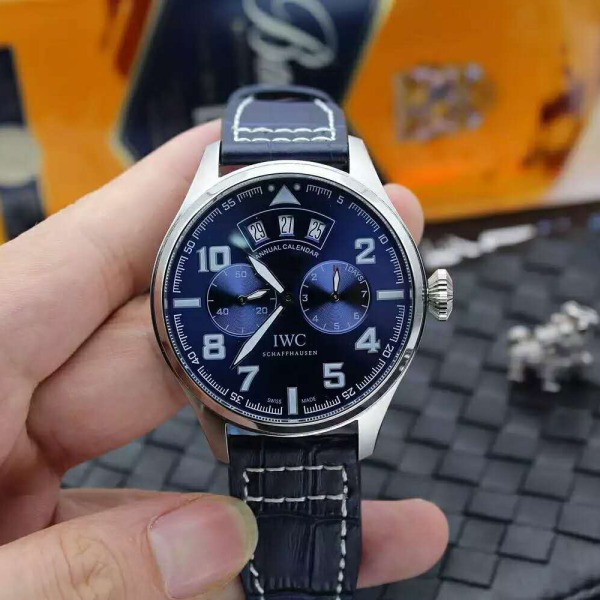 IWC 빅 파일럿 워치 애뉴얼 캘린더 '어린 왕자' 에디션