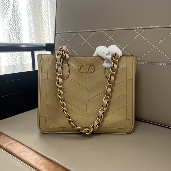 발렌티노 가라바니 라센느 쉐브론 패턴 나파 레더 스몰 쇼퍼백 26.5×22×10cm
